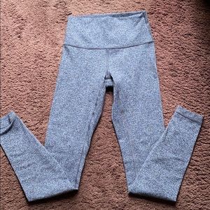 women’s grey lululemon leggings/workout pants